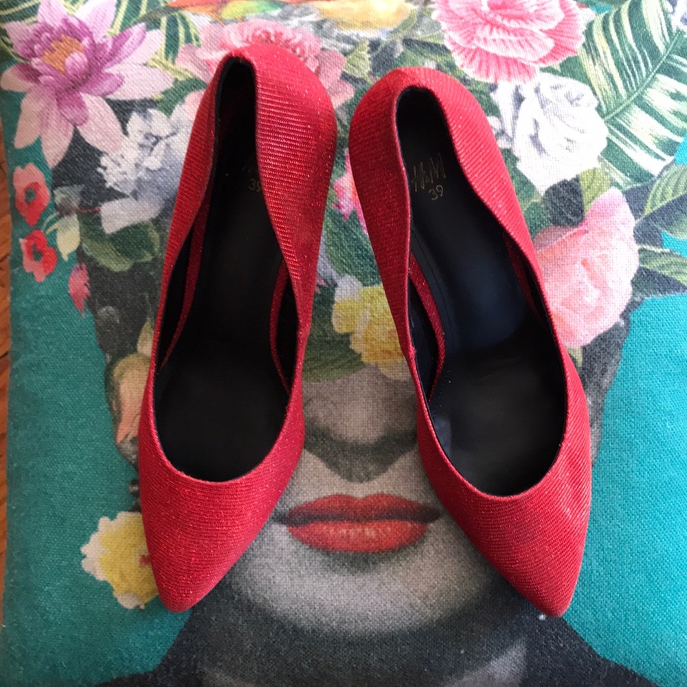 Red H&M pump